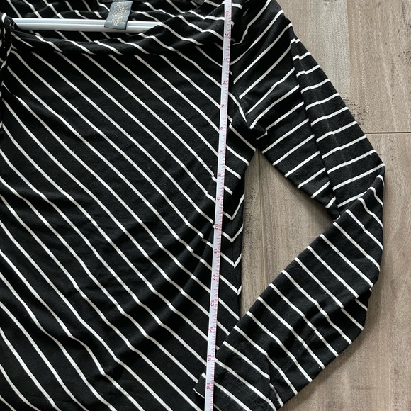 Banana Republic long sleeve black and ivory striped top. - Picture 5 of 5